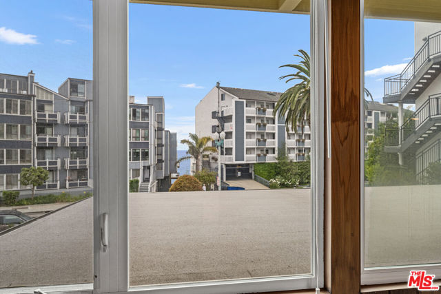 622 Esplanade, Redondo Beach CA: https://media.crmls.org/mediaz/9caf55d3-f566-40fa-ae04-98d280d583e1.jpg