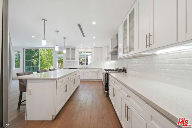 5114 Cedros Avenue, Sherman Oaks CA: https://media.crmls.org/mediaz/9cafd31d-8646-4065-ba2e-62e0dc7c4c5e.jpg