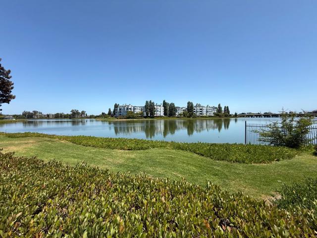 1576 Marina Court, San Mateo CA: https://media.crmls.org/mediaz/9cb02743-5216-4f8e-9805-521c03eac3cc.jpg