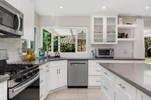 Detail Gallery Image 17 of 40 For 1744 Calle Jules, Vista,  CA 92084 - 3 Beds | 2 Baths