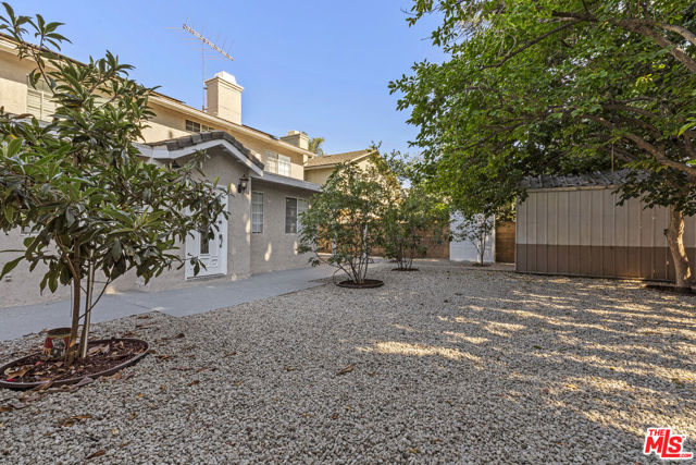 8557 Norwich Avenue, North Hills CA: https://media.crmls.org/mediaz/9cb05ab7-788c-4125-87a2-b394b7fe5288.jpg