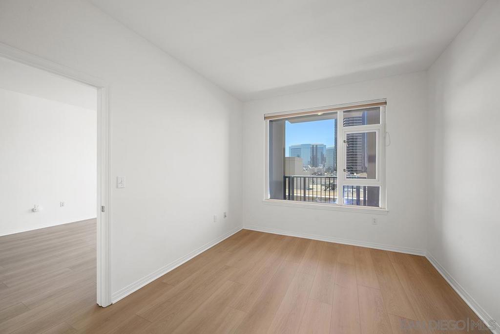 MLS #250027318SD img 17