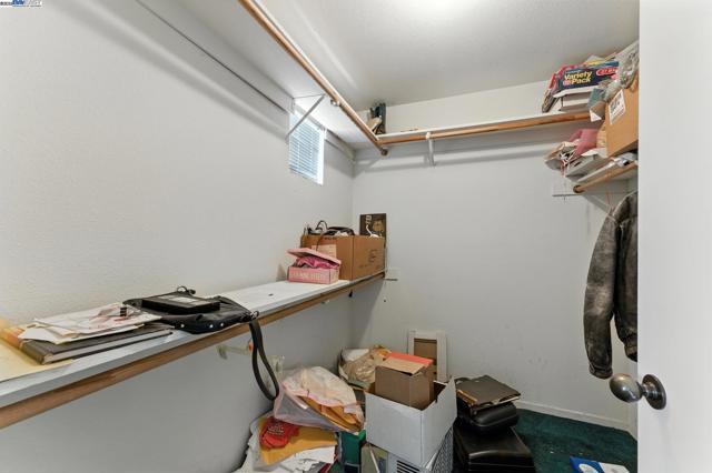 1017 Bissell Ave, Richmond CA: https://media.crmls.org/mediaz/9cb0f842-1a4a-4895-a0c5-b87700d6b572.jpg
