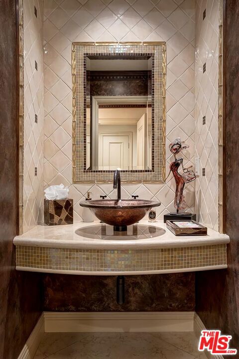 Drew Fenton | 10212 Briarwood Drive Los Angeles CA | MLS: 7608311