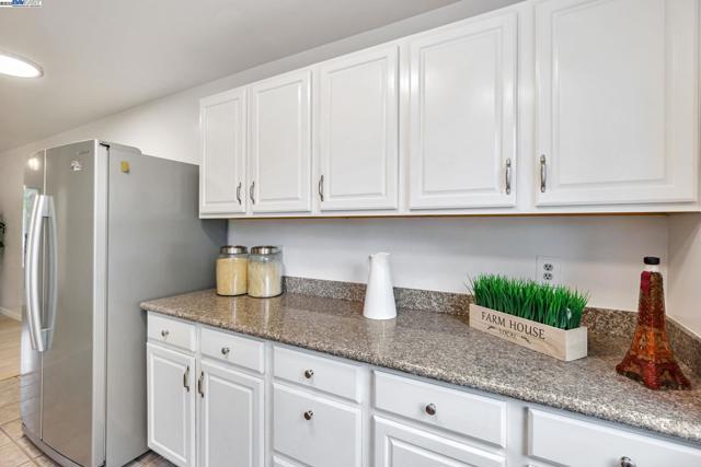 208 Siskiyou Ct, Walnut Creek CA: https://media.crmls.org/mediaz/9cb11cfb-b547-408a-8b87-79448becc96c.jpg
