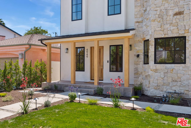 4949 Sancola Avenue, Toluca Lake CA: https://media.crmls.org/mediaz/9cb1b857-4965-45dc-b553-2f4a6a518d7f.jpg
