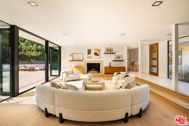 9991 Liebe Drive, Beverly Hills CA: https://media.crmls.org/mediaz/9cb38255-e0cb-4f70-925f-13f3fc7df0d5.jpg