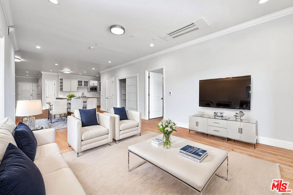 944 S Serrano Avenue #406