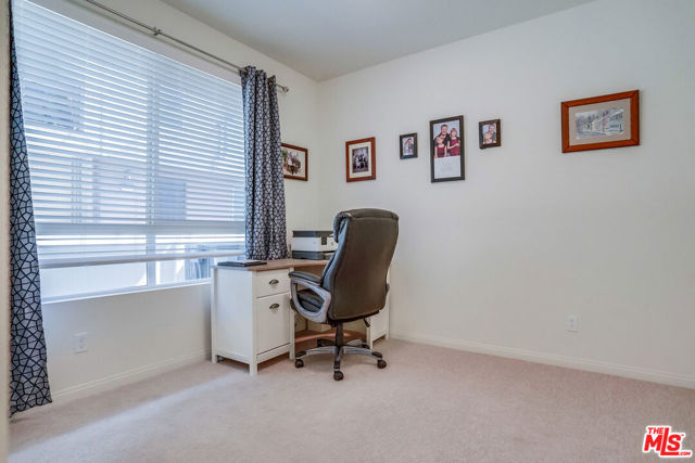 20619 Oakglen Lane, Winnetka CA: https://media.crmls.org/mediaz/9cb44d68-9441-4b91-8264-5a8e344afa35.jpg