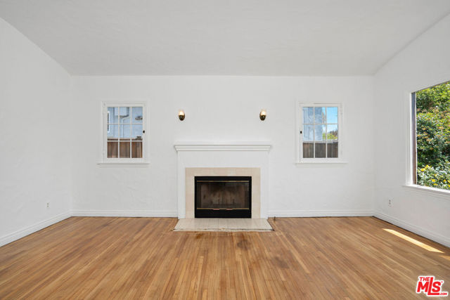 1119 Maple Street, Santa Monica CA: https://media.crmls.org/mediaz/9cb4dde5-b2da-4268-9bbe-f06e2a67708a.jpg