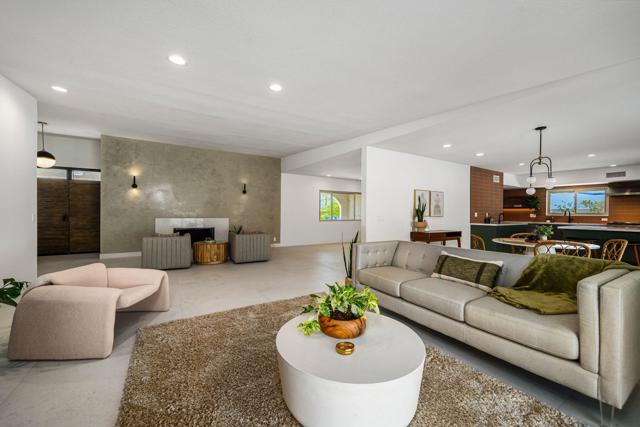 48335 Alan Circle, Palm Desert CA: https://media.crmls.org/mediaz/9cb4ec66-c1fc-47d7-bed7-0aea156542ef.jpg