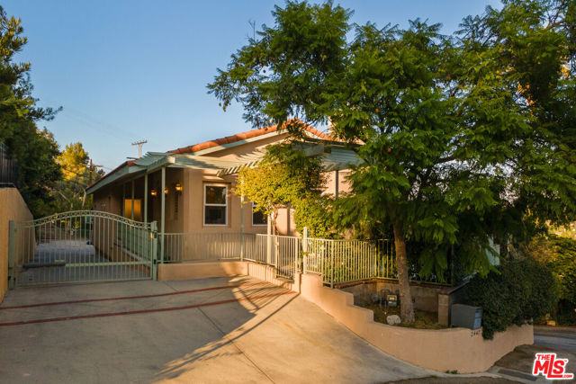 2447 Norwalk Avenue, Los Angeles CA: https://media.crmls.org/mediaz/9cb50b5a-47af-4c7d-95a6-fc6dbab1e611.jpg