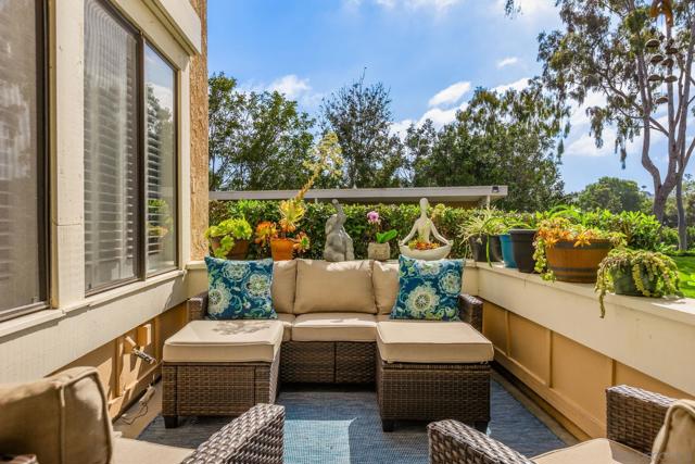 867 Ginger Avenue, Carlsbad CA: https://media.crmls.org/mediaz/9cb520e5-aabf-4c5d-b9da-a0f7482498f0.jpg