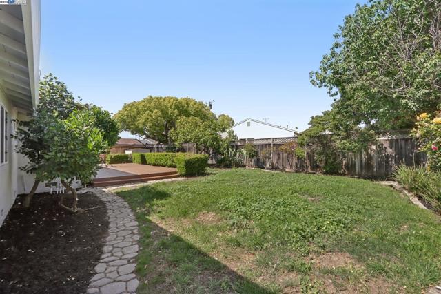 36302 Frobisher Dr, Fremont CA: https://media.crmls.org/mediaz/9cb54754-d0c3-48e0-97ce-6d1e9daff4d5.jpg
