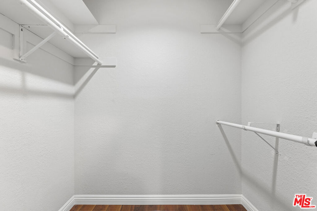 https://media.crmls.org/mediaz/9cb5683e-0f94-415c-a83c-3a23fd1c1035.jpg?preset=X-Large