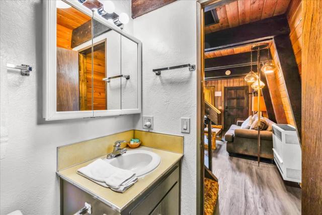 39656 Forest Road, Big Bear CA: https://media.crmls.org/mediaz/9cb58c8d-6db4-400a-be2f-8f4b565d218d.jpg