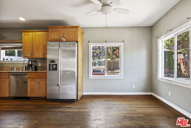 1947 Whitmore Avenue, Los Angeles CA: https://media.crmls.org/mediaz/9cb599f1-72ee-4305-a5c5-8f991f4e7993.jpg