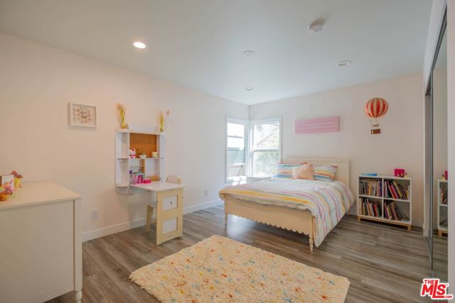 2760 E Glenoaks Boulevard, Glendale CA: https://media.crmls.org/mediaz/9cb61101-bd6b-409b-94f4-678142c9cb57.jpg