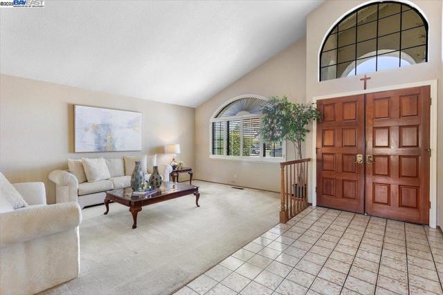 6444 Boone Dr, Castro Valley CA: https://media.crmls.org/mediaz/9cb62be7-5aeb-4517-ae98-b6c9d3d097a5.jpg