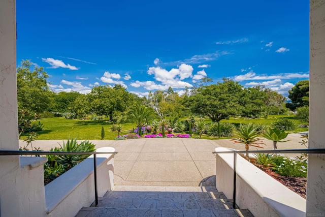 17716 Via De Fortuna, Rancho Santa Fe CA: https://media.crmls.org/mediaz/9cb63431-45c4-42b0-a532-f4f3b830a29a.jpg