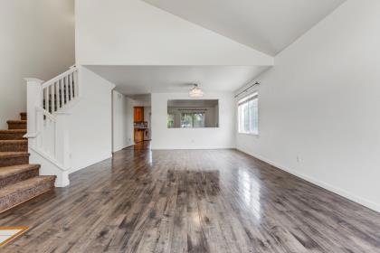 1392 New Hampshire Court, Salinas CA: https://media.crmls.org/mediaz/9cb6489f-4747-437d-9687-797286acab37.jpg