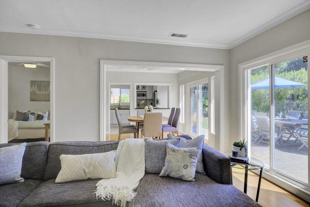 192 Oak Court, Menlo Park CA: https://media.crmls.org/mediaz/9cb65ea8-a653-4bea-a664-d9a880a9ee98.jpg