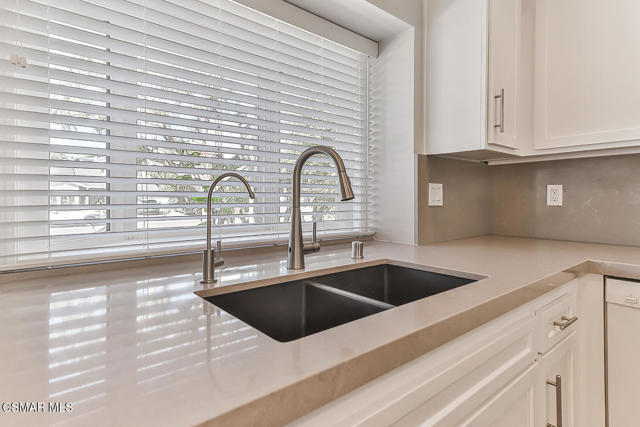 160 Cottage Grove Avenue, Camarillo CA: https://media.crmls.org/mediaz/9cb684b0-440f-483c-b814-3b73677e8929.jpg