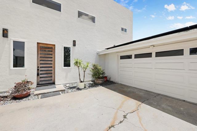 12953 Carriage Rd, Poway CA: https://media.crmls.org/mediaz/9cb6fa9f-cfe6-49ab-950b-ce4eddc3914c.jpg