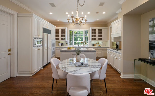 5404 Topeka Drive, Tarzana CA: https://media.crmls.org/mediaz/9cb720a2-ab18-49c2-a731-7a83358a8245.jpg