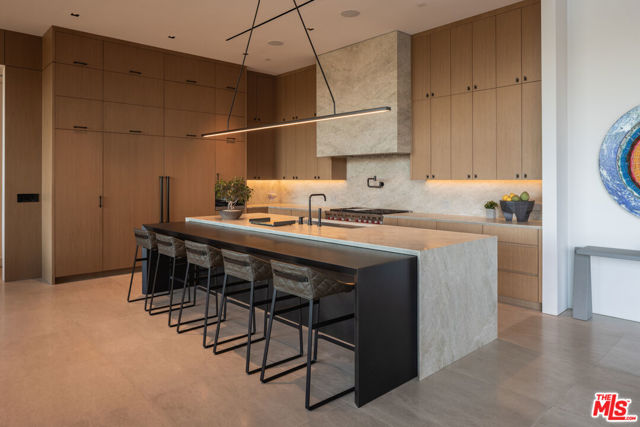 5 Bed Home for Sale in Los Angeles, California