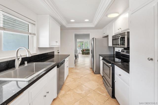 12091 Lomica Dr, San Diego CA: https://media.crmls.org/mediaz/9cb7990c-9902-45fb-9d75-583fba9065a2.jpg