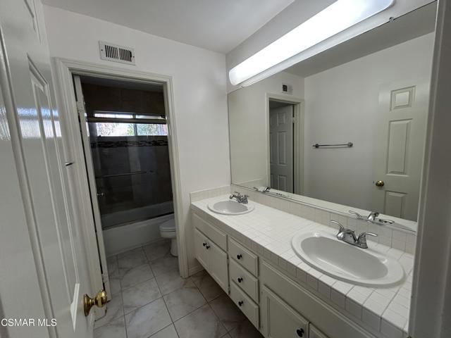 2357 Laurelwood Drive, Thousand Oaks CA: https://media.crmls.org/mediaz/9cb7daad-b4ef-4c48-ba0b-0554e1213769.jpg