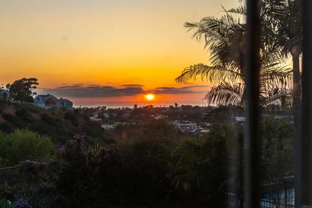 1033 Goldeneye, Carlsbad CA: https://media.crmls.org/mediaz/9cb7ed42-e16b-4385-a3c7-663d4d55d2ee.jpg