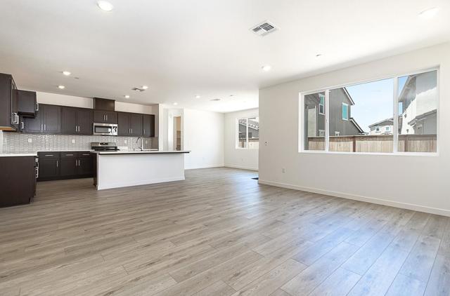 16013 Testarossa Street, Lathrop CA: https://media.crmls.org/mediaz/9cb84ad3-16bd-41ea-9a8d-ac0b8f5cfba8.jpg