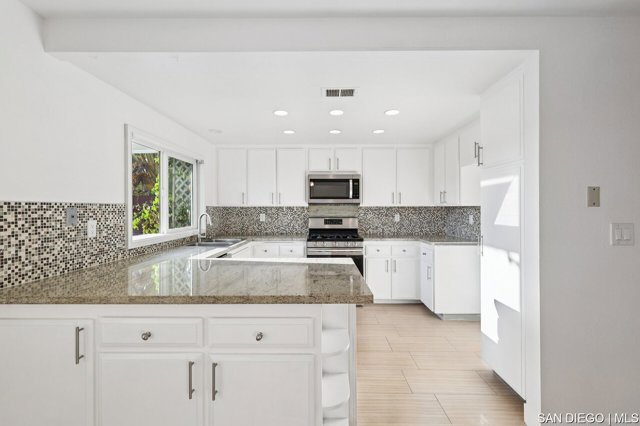 7270 Rondel CT, San Diego CA: https://media.crmls.org/mediaz/9cb86aa3-84e7-4ca9-9e9d-a84a9018a436.jpg