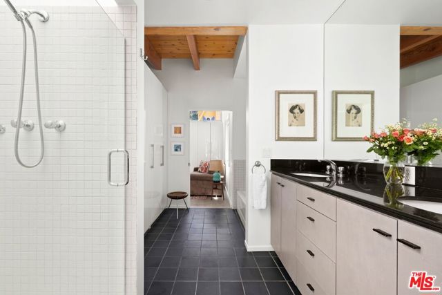 2509 Greenvalley Road, Los Angeles CA: https://media.crmls.org/mediaz/9cb8ac3f-3084-4df3-82af-a66fa3fe2483.jpg