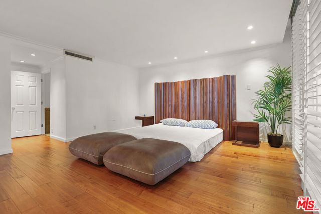 2170 Century Parkway, Los Angeles CA: https://media.crmls.org/mediaz/9cb907b7-a14a-48da-bbdc-c9865524287e.jpg