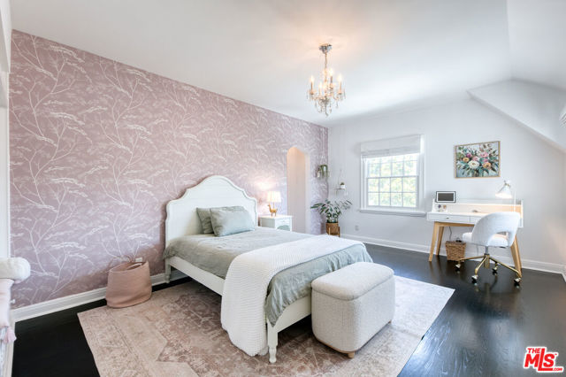 10736 Le Conte Avenue, Los Angeles CA: https://media.crmls.org/mediaz/9cb99ee0-62bf-4202-b552-f9ccb0c723cf.jpg