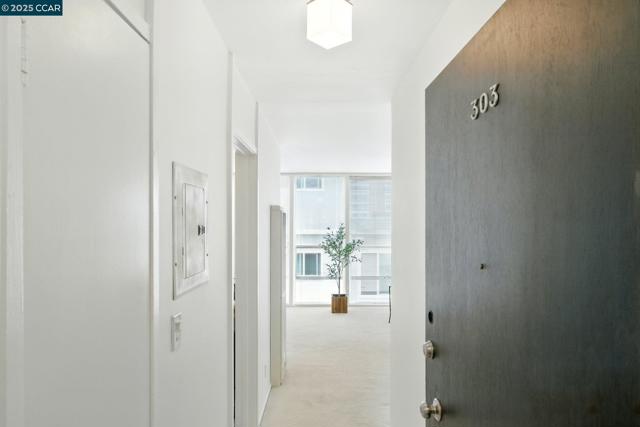 193 Montecito, Oakland CA: https://media.crmls.org/mediaz/9cba3f58-04e2-42a0-a993-d205455eaa7b.jpg