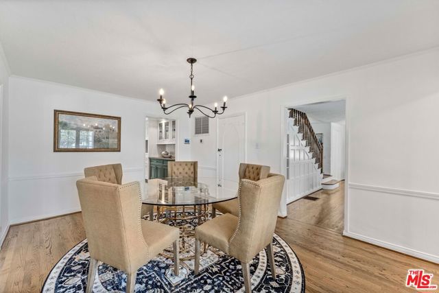 217 17th Street, Santa Monica CA: https://media.crmls.org/mediaz/9cba549e-f033-446b-8672-15f0c3c04fc5.jpg