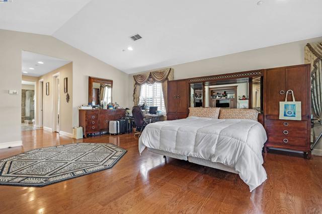 6013 Kingsmill Ter, Dublin CA: https://media.crmls.org/mediaz/9cbb1f29-f50e-43dd-96cd-db850818e361.jpg