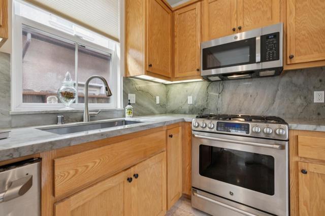 484 Poplar Street, Half Moon Bay CA: https://media.crmls.org/mediaz/9cbb4ced-521b-4d72-b4ea-cb9bb8dce979.jpg