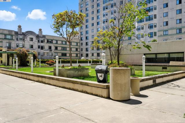 989 Webster, Oakland CA: https://media.crmls.org/mediaz/9cbb887f-e46b-4b18-bae0-cd43d60ea455.jpg