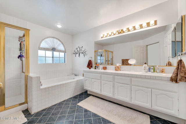 5050 Golden Nugget Way, Oak Park CA: https://media.crmls.org/mediaz/9cbb8bb4-28ba-4cfc-adf3-5895fddff375.jpg