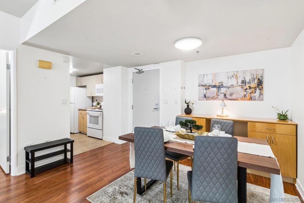 425 W Beech St - photo 8