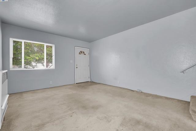 378 Park St, San Leandro CA: https://media.crmls.org/mediaz/9cbb986a-48f1-4ea9-a87b-1e8ef0b368f3.jpg