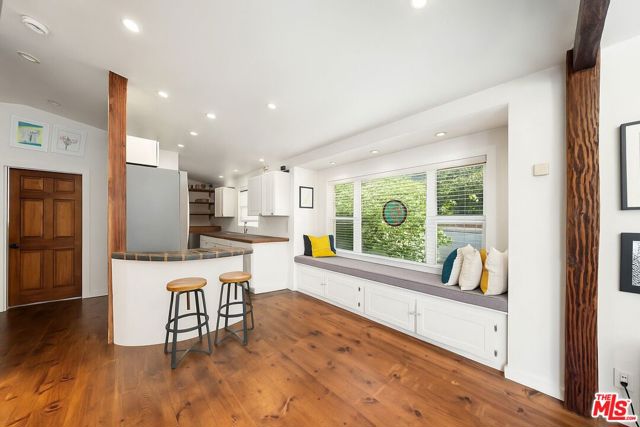 643 Santa Clara Avenue, Venice CA: https://media.crmls.org/mediaz/9cbbefca-82ff-4351-af68-cc638e2e5b23.jpg