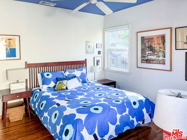10739 Jefferson Boulevard, Culver City CA: https://media.crmls.org/mediaz/9cbc3e7a-9d42-4010-b080-e1d787e1a23a.jpg