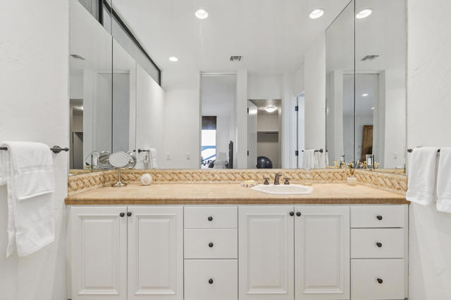 73481 Mariposa Drive, Palm Desert CA: https://media.crmls.org/mediaz/9cbc4a98-0345-4af6-b15b-d0fe19d54748.jpg