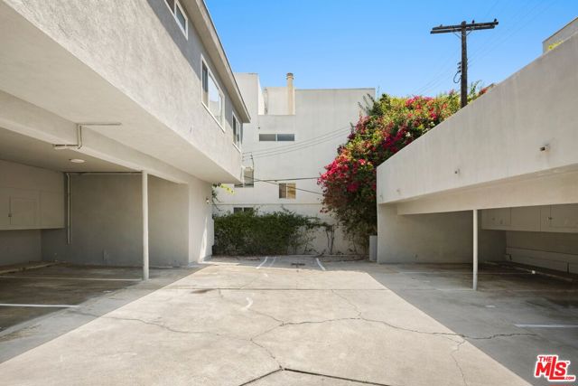 Image 4 of 7 For 11921 Goshen Avenue